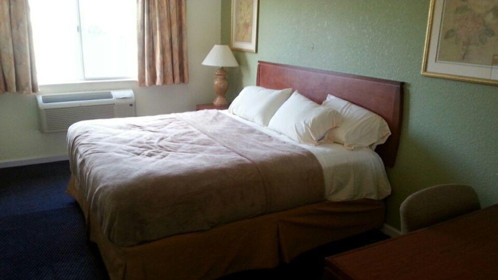 Riverwalk Inn & Suites Fort Atkinson Bagian luar foto