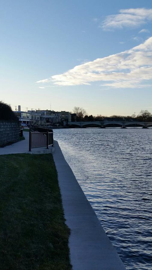 Riverwalk Inn & Suites Fort Atkinson Bagian luar foto