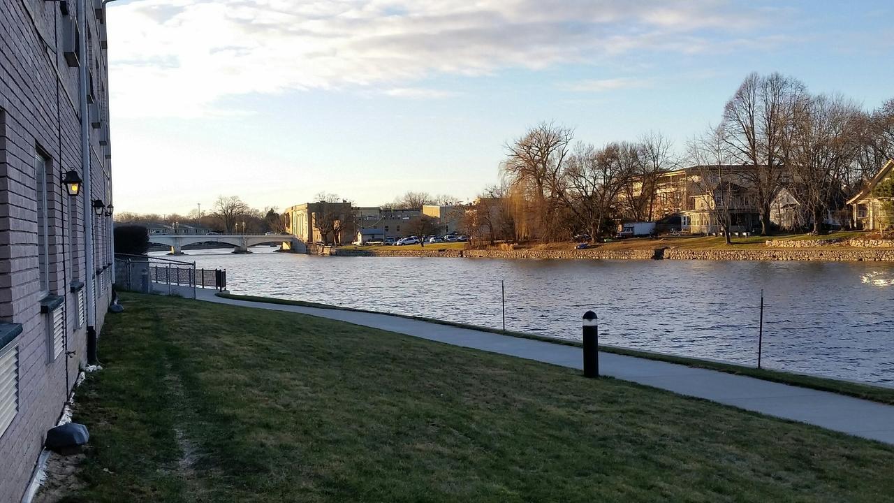 Riverwalk Inn & Suites Fort Atkinson Bagian luar foto