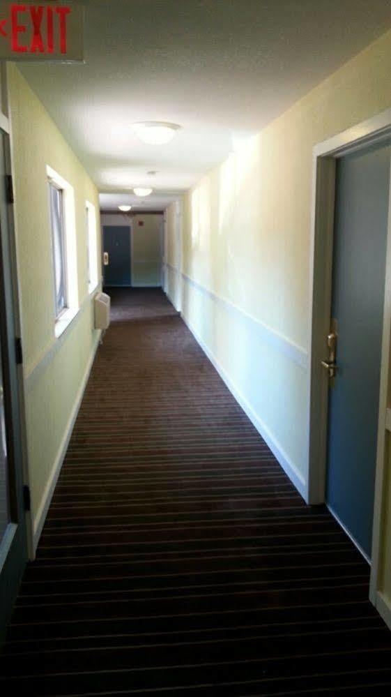 Riverwalk Inn & Suites Fort Atkinson Bagian luar foto